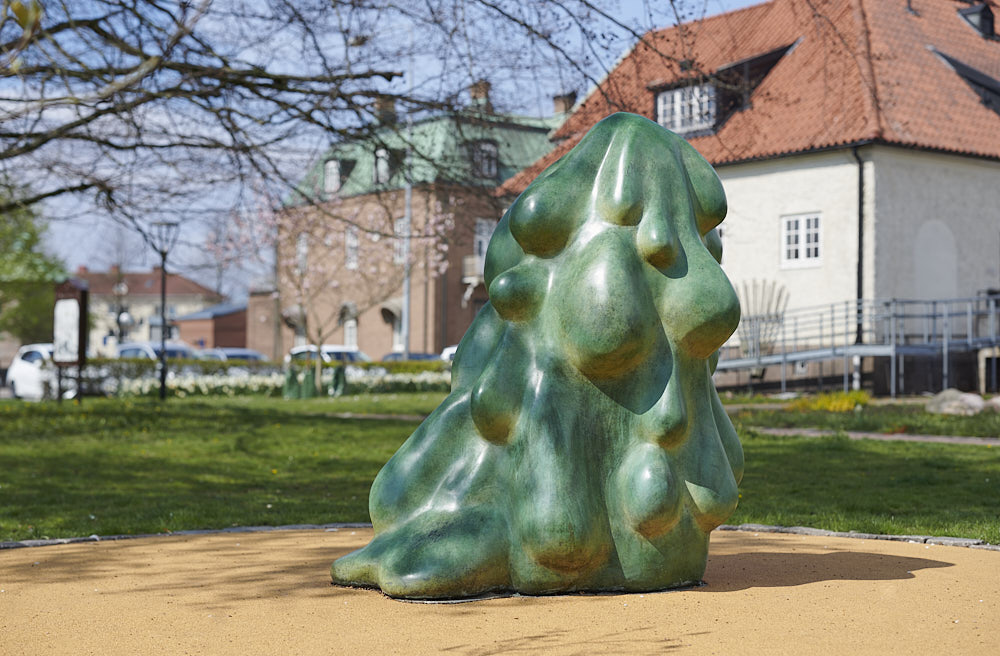 skulptur grön fru offentlig konst falkenberg